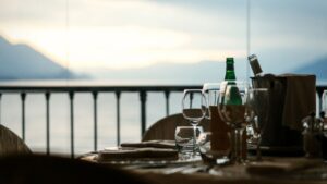 Dlaczego warto wybrać restaurację na wodzie